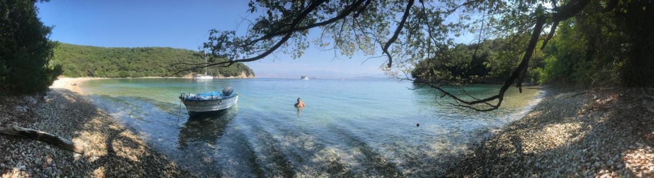 ホテル Maria Corfu Loustri Gimari エクステリア 写真
